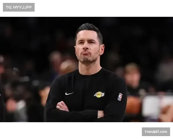 湖人雷迪克取消早晨投篮训练 保护老将发动机避免过度消耗 湖人雷迪克取消早晨投篮训练 保护老将发动机避免过度消耗